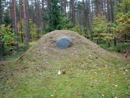 Kamień upamiętniający bitwę Powstańców 9.07.1963 r. (2)