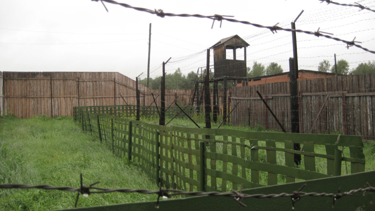 The_fence_at_the_old_GULag_in_Perm-36