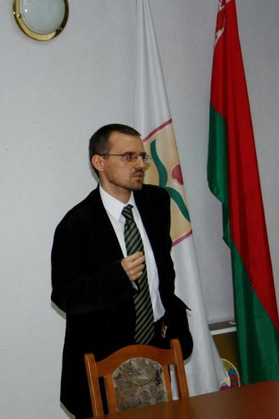 Piotr Cichoracki podczas wykĐ-â--adu w BrzeĐ-â-şciu w 2012 r. (1)