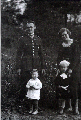 Maria i Witold Pileccy z dziećmi