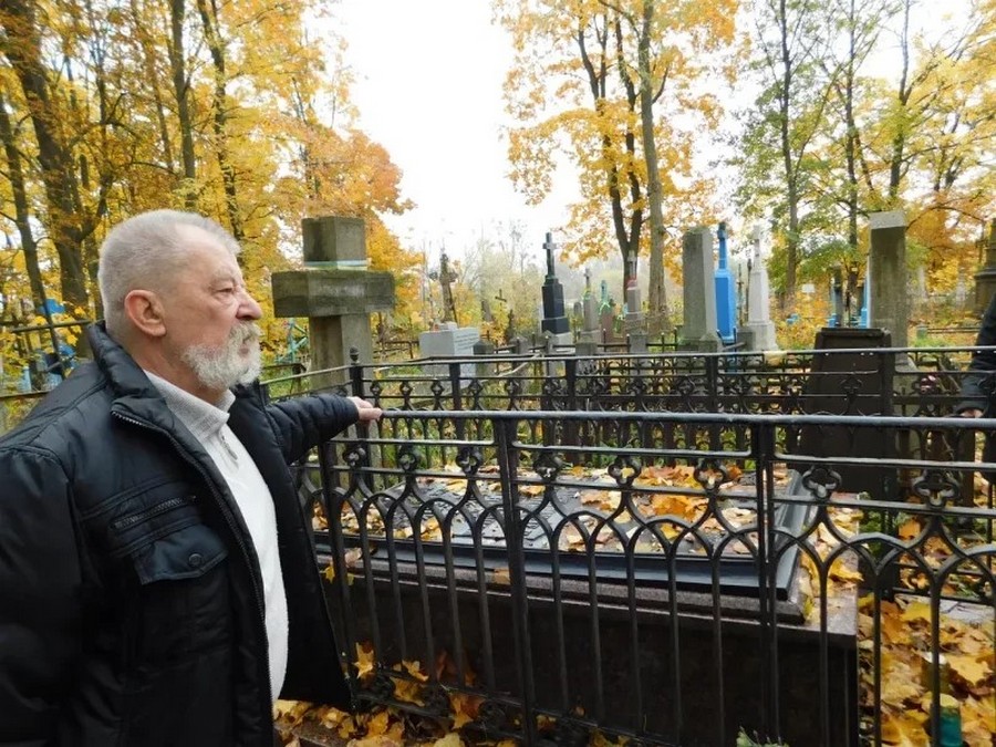 Przewodnik po Cmentarzu Tryszyńskiemu w Brześciu