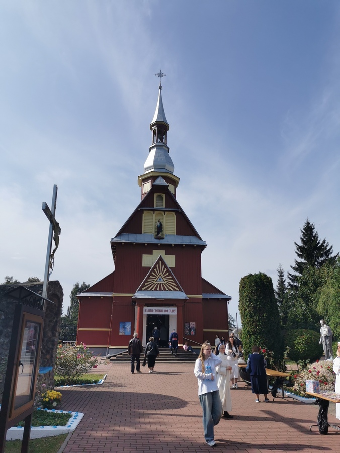 PARAFIA PW. PODWYŻSZENIA KRZYŻA ŚWIĘTEGO (Baranowicze)