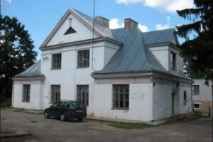 Stuletnia willa z nieświeskiej kolonii urzędniczej na sprzedaż